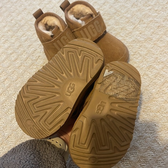 Toddler Ugg Boots - Picture 2 of 4